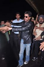 Shahrukh Khan snapped at international airport on 6th Sept 2012 (8).JPG